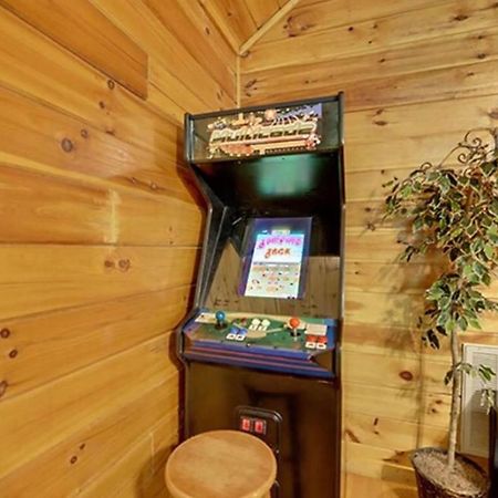 Creekside Paradise Found! One-Bedroom Mountain Cabin in Pigeon Forge Sevierville Exterior foto