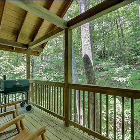 Creekside Paradise Found! One-Bedroom Mountain Cabin in Pigeon Forge Sevierville Exterior foto