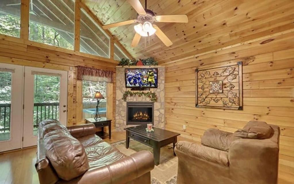 Creekside Paradise Found! One-Bedroom Mountain Cabin in Pigeon Forge Sevierville Exterior foto