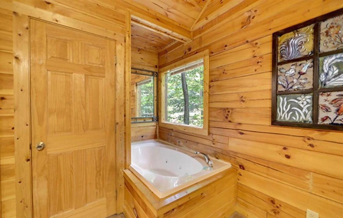 Creekside Paradise Found! One-Bedroom Mountain Cabin in Pigeon Forge Sevierville Exterior foto